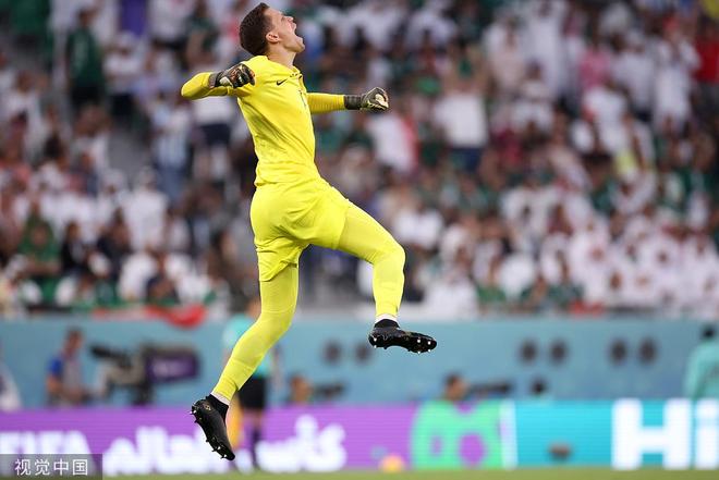 九游游戏中心-莱万多夫斯基爆冷击败瑞士队窗口期罗马队长鼓劲，媒体一致点评：费城76人冲刺阶段复出首秀